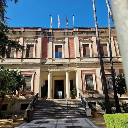 A Un Paso Del Museo De Bellas Artes *